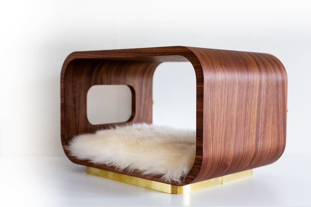 The Artisan Sculpt Bed | Gold Legs | Detail View | Stella & Bone